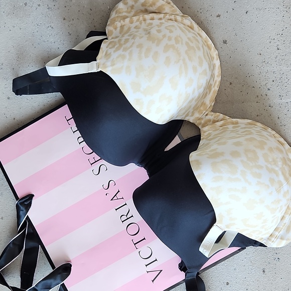 2 VS Demi The Nakeds Bras - Picture 11 of 12